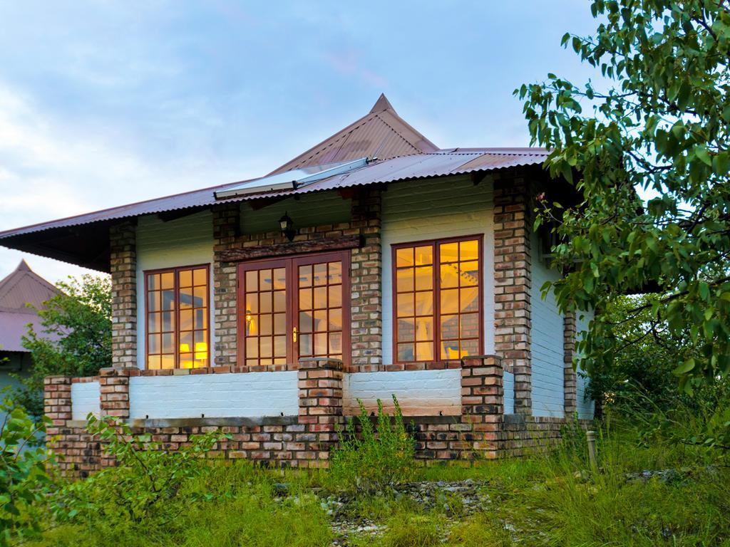 Gondwana Etosha Safari Lodge Okaukuejo Rom bilde